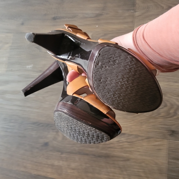 Women's Tan Platform Heels - Picture 4 of 6